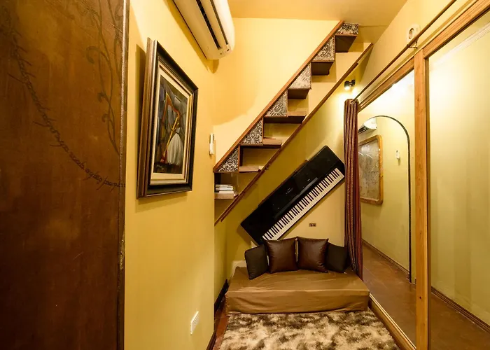 The Round Door - Lotr Themed House Near Maginhawa Quezon 马尼拉
