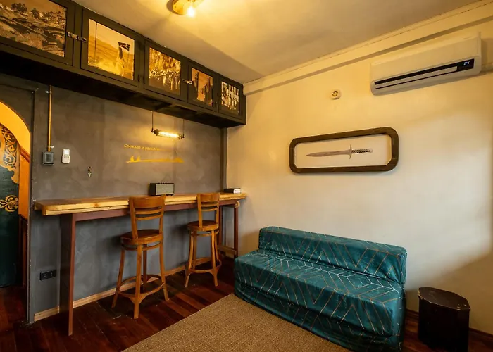 The Round Door - Lotr Themed House Near Maginhawa Quezon *