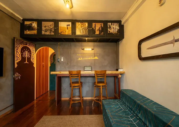 The Round Door - Lotr Themed House Near Maginhawa Quezon 马尼拉