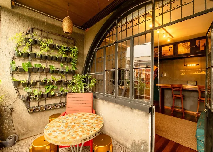 The Round Door - Lotr Themed House Near Maginhawa Quezon 度假居